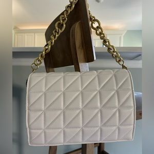 Zara NWT quilted chain bag.